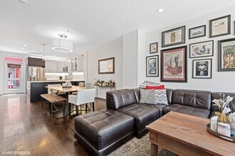 18 S Aberdeen St in Chicago, IL - Building Photo - Building Photo