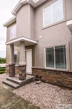 702 S Saturn Ave in Idaho Falls, ID - Foto de edificio - Building Photo