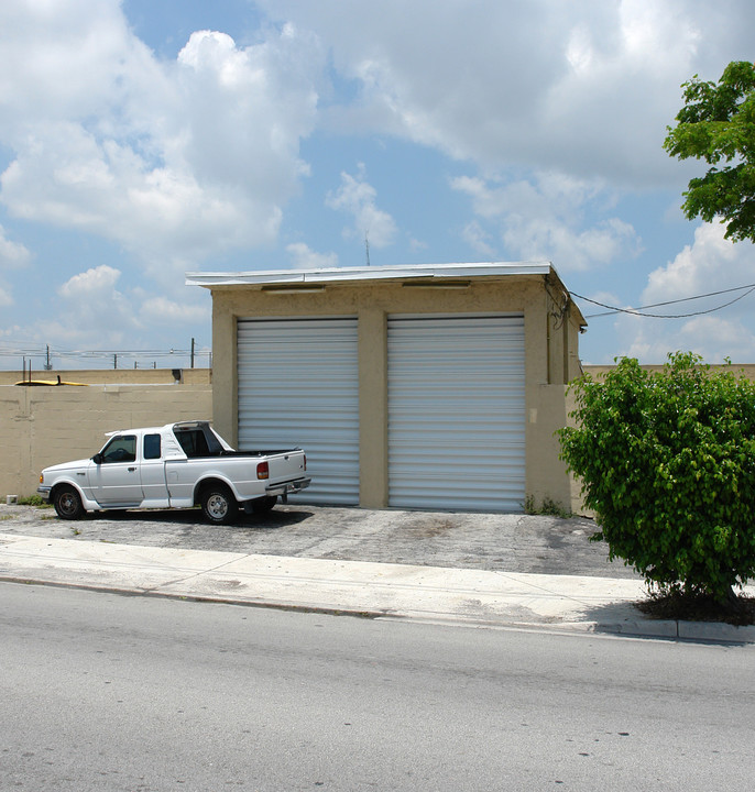 111 NW 7th Ave in Dania, FL - Building Photo