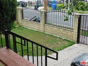 616 W 58th St in Los Angeles, CA - Building Photo - Building Photo