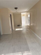 3672 S Western Ave in Los Angeles, CA - Building Photo - Building Photo