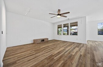 13600 Pixton Ave in Bakersfield, CA - Building Photo - Building Photo