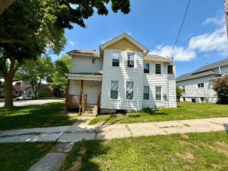 1102 Ontario Ave in Sheboygan, WI - Building Photo