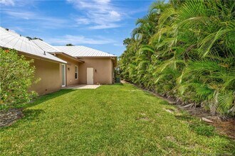 311 SE Cardinal Way in Stuart, FL - Building Photo - Building Photo