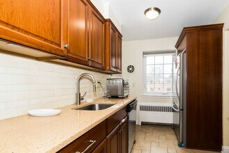 16D Troy Dr in Springfield, NJ - Building Photo - Building Photo