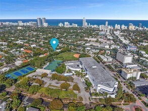820 W 43rd Ct in Miami Beach, FL - Building Photo - Building Photo