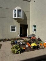 21 Judd Square in Wallingford, CT - Building Photo