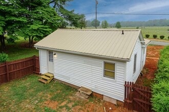 4046 S Church St in Burlington, NC - Building Photo - Building Photo
