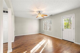 5619 Strathmoor Manor Cir in Lithonia, GA - Foto de edificio - Building Photo
