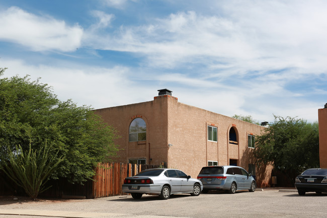 938 N Belvedere Ave in Tucson, AZ - Building Photo - Building Photo