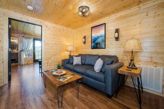 4249 Dollys Dr in Sevierville, TN - Foto de edificio - Building Photo