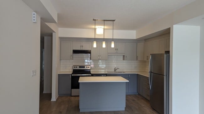 261 Woodbine Av in Kitchener, ON - Building Photo - Building Photo