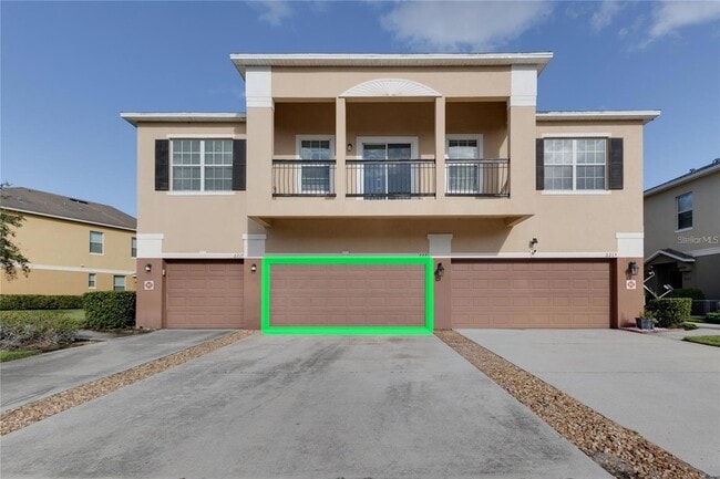 2221 Betsy Ross Ln in St. Cloud, FL - Foto de edificio - Building Photo