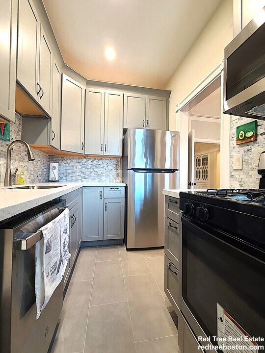 1263 Commonwealth Ave, Unit 5 in Boston, MA - Building Photo