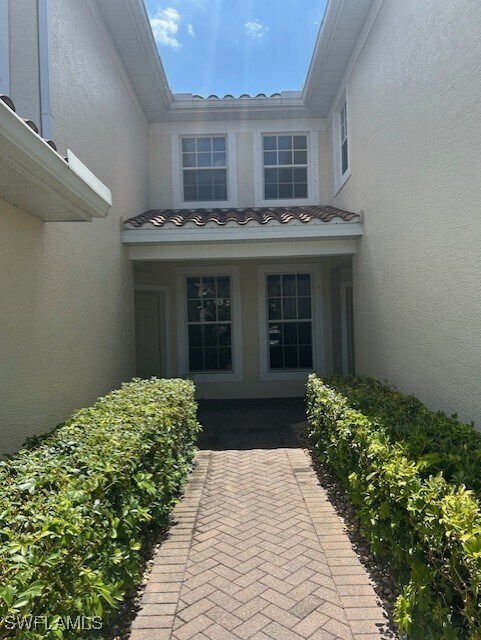 1365 Henley St in Naples, FL - Building Photo