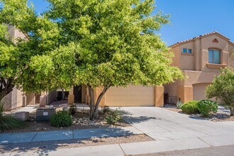 2230 W Night Air Ln in Tucson, AZ - Building Photo - Building Photo