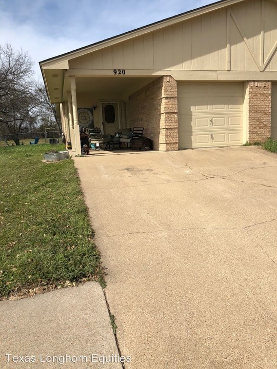 918 Terry Trail in Weatherford, TX - Foto de edificio