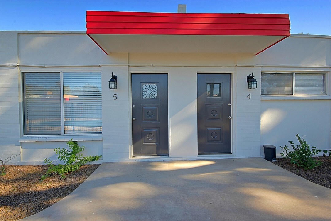 Montebello Apartments in Phoenix, AZ - Building Photo