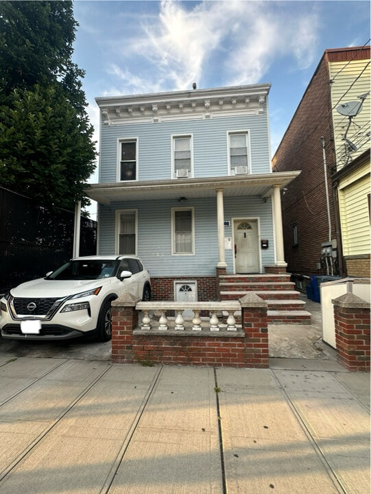 216 46th St in Union City, NJ - Building Photo