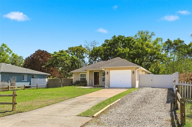 125 W 5th St in Chuluota, FL - Building Photo - Building Photo