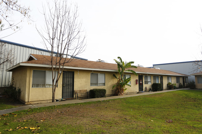 Villa De Oro in Bakersfield, CA - Building Photo - Building Photo