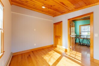 47 Stuart Ave in New London, CT - Building Photo - Building Photo