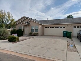 2330 N Mulberry Ln in Hobbs, NM - Building Photo