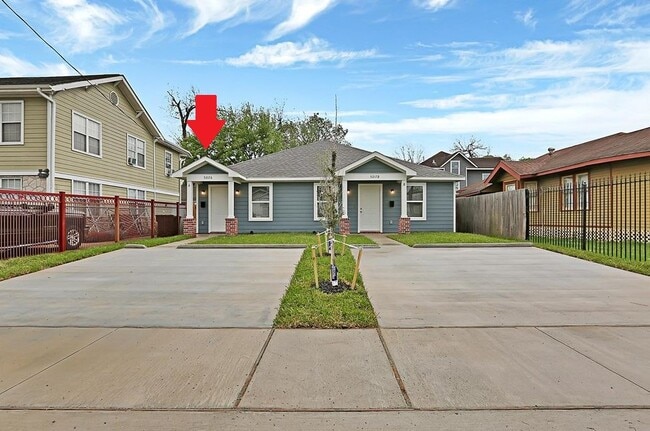5217 Sherman St, Unit A in Houston, TX - Building Photo - Building Photo