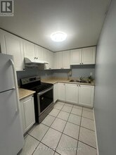 33 Kenborough Ct in Markham, ON - Building Photo - Building Photo