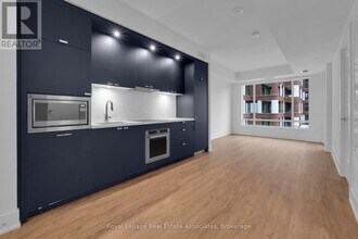 259 The Kingsway in Toronto, ON - Building Photo - Building Photo