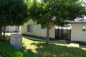 216 W Verdugo Ave in Burbank, CA - Building Photo - Building Photo