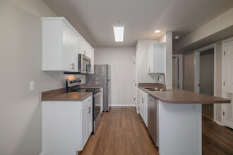 Sherwood Village Apartments in Springfield, MO - Building Photo - Interior Photo