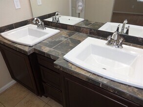 9438 E 109th Ave in Henderson, CO - Building Photo - Building Photo