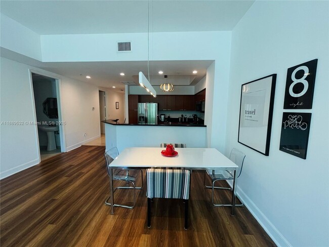 15051 Royal Oaks Ln in North Miami, FL - Building Photo - Building Photo