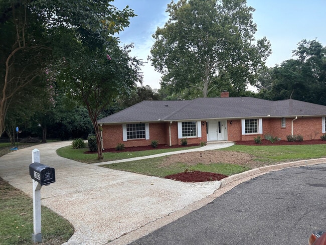 102 Friars Cove in Clinton, MS - Building Photo - Building Photo