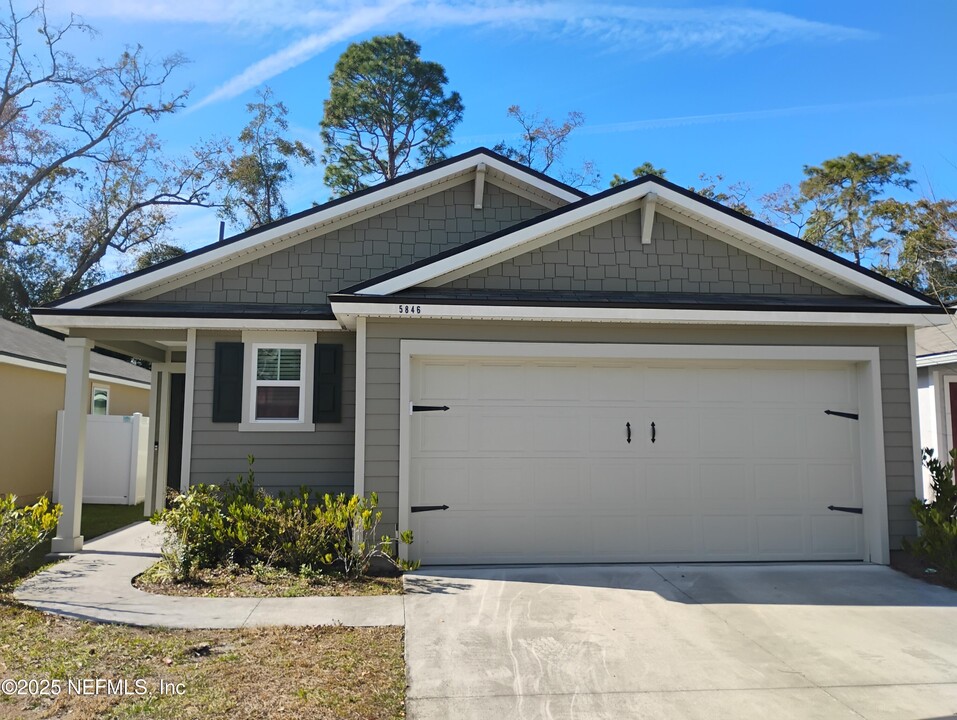 5846 Calvary Dr in Jacksonville, FL - Building Photo