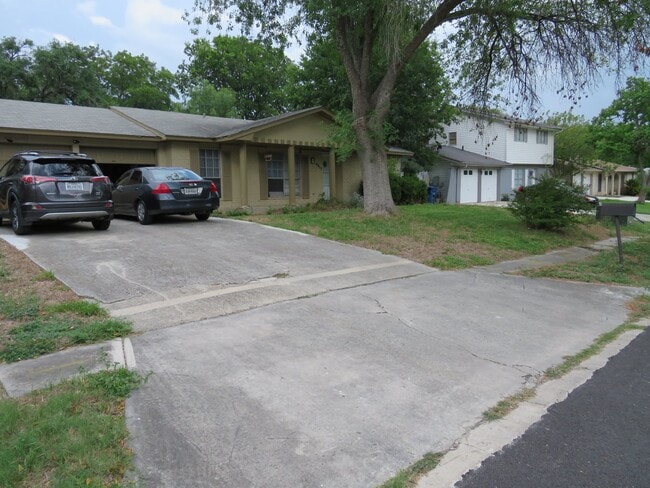 4815 Sorrento in San Antonio, TX - Building Photo - Building Photo