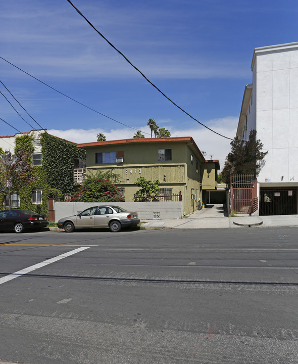 2973 San Marino St in Los Angeles, CA - Building Photo