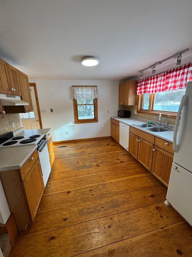 2272 Gird Lot Rd in Springfield, VT - Building Photo - Building Photo