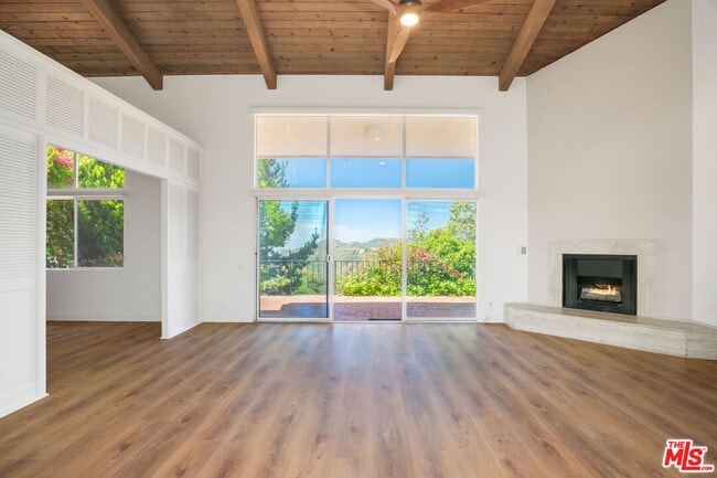property at 2385 Roscomare Rd