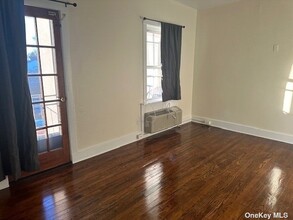 401 Plandome Rd-Unit -C in Manhasset, NY - Building Photo - Building Photo