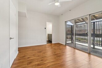 10754 Villager Rd, Unit D in Dallas, TX - Foto de edificio - Building Photo