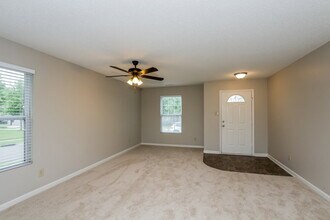 7029 Maple Park Ln in Charlotte, NC - Foto de edificio - Building Photo