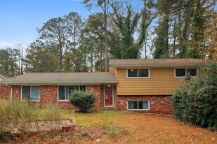 2650 Colonial Dr in College Park, GA - Building Photo
