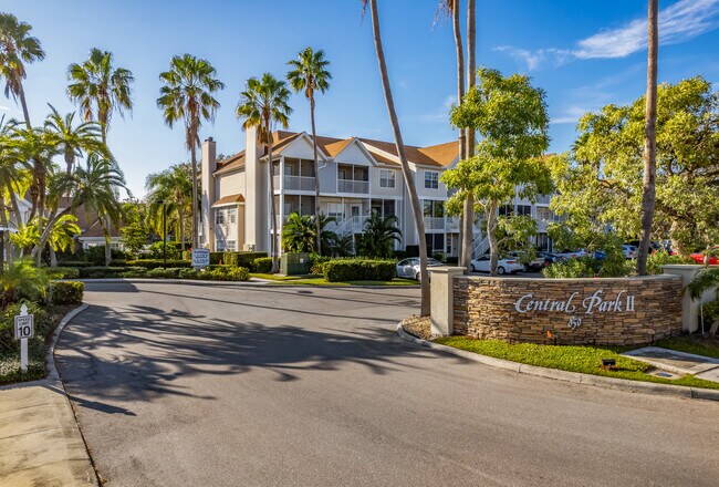 Central Park II in Sarasota, FL - Foto de edificio - Building Photo