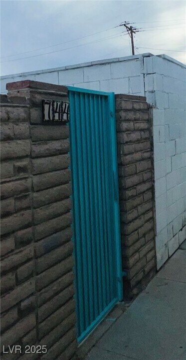 744 N 9th St in Las Vegas, NV - Building Photo