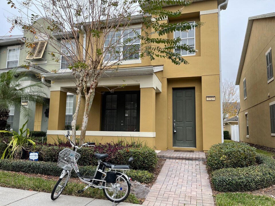 7727 Fairgrove Ave in Windermere, FL - Building Photo