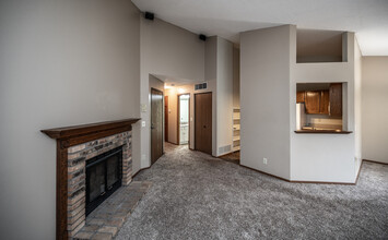 3589 Blue Jay Way in Eagan, MN - Building Photo - Building Photo