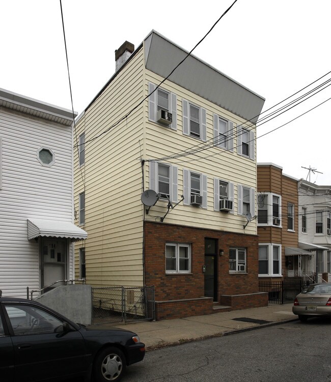 162 Hopkins Ave in Jersey City, NJ - Building Photo - Building Photo