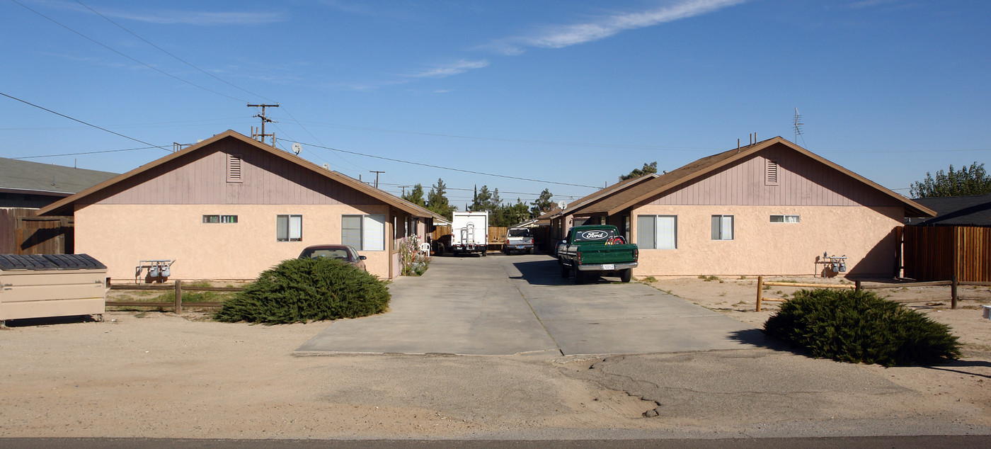 14010 Juniper St in Hesperia, CA - Building Photo